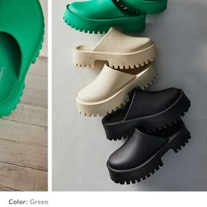 Practically new Jeffrey cam bell clogs. Worn once size 39